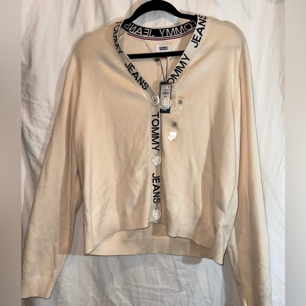 Tommy Hilfiger Women’s cream cardigan. NWT size XL